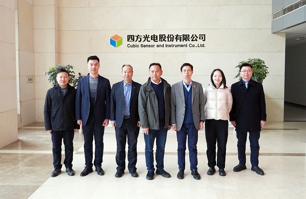 中国汽车技术研究中心资深首席专家方茂东、李孟良一行莅临新葡的京集团8814vip光电参观交流