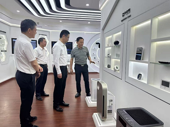 湖北省委常委、省委统战部部长宁咏一行调研新葡的京集团8814vip光电