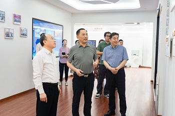 武汉东湖新技术开发区管委会一行调研新葡的京集团8814vip光电